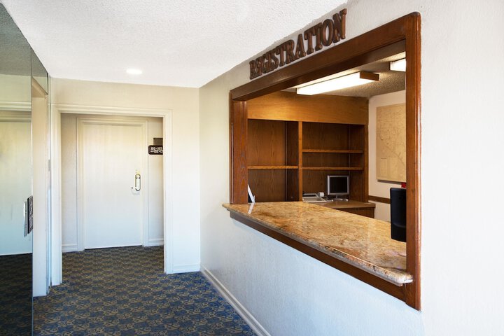 Business Center 19 of 19