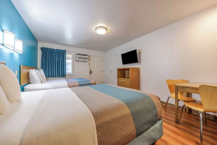 Room 8 of 26