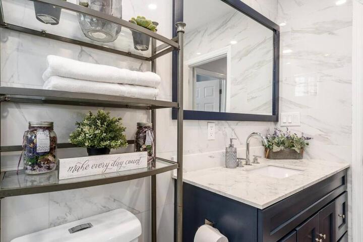 Modern 3 Bed Apt Parking W D