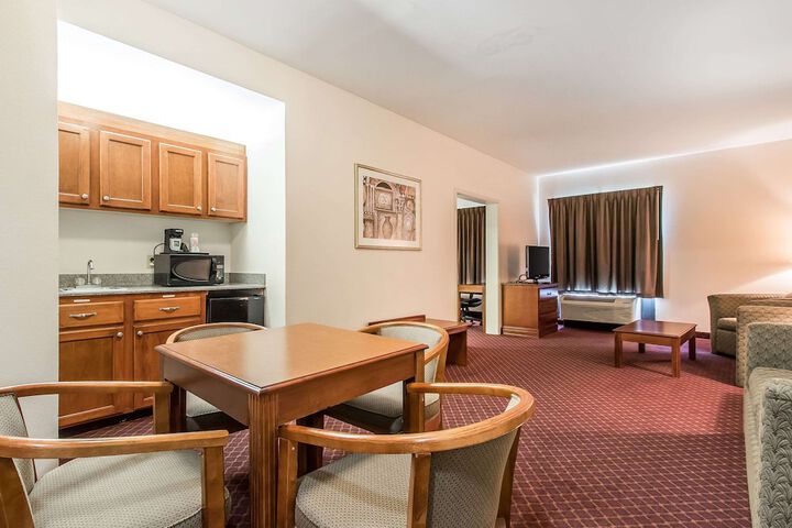 Room 14 of 32