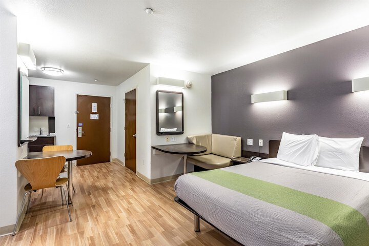 Room 30 of 32