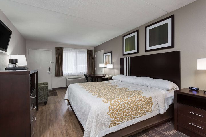Room 14 of 30