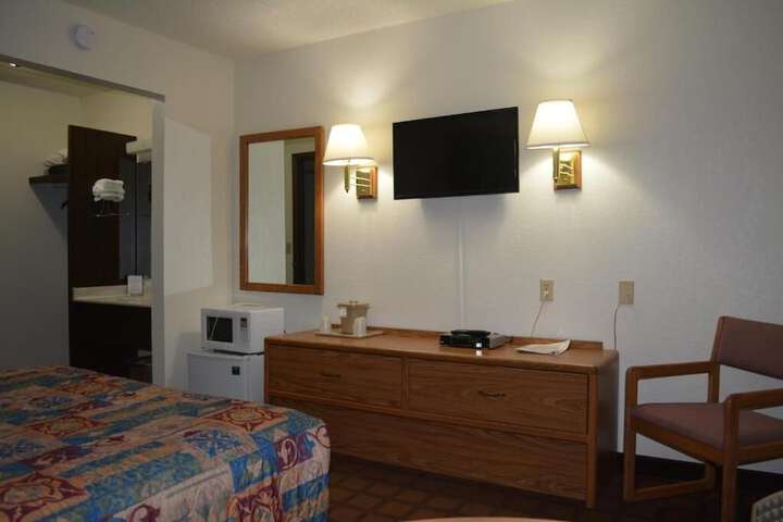 Room 25 of 33