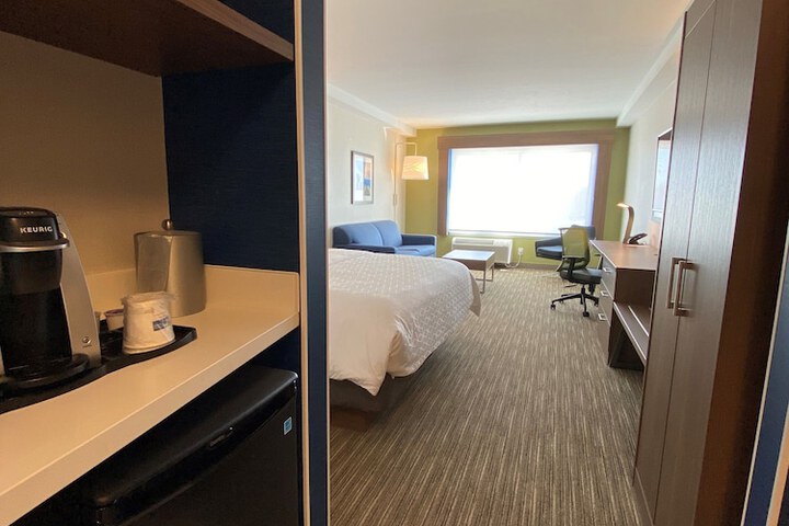 Room 12 of 46