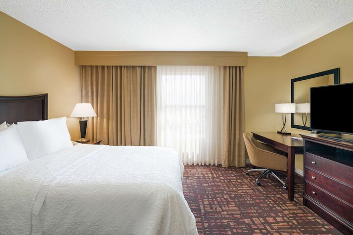 Room 27 of 40