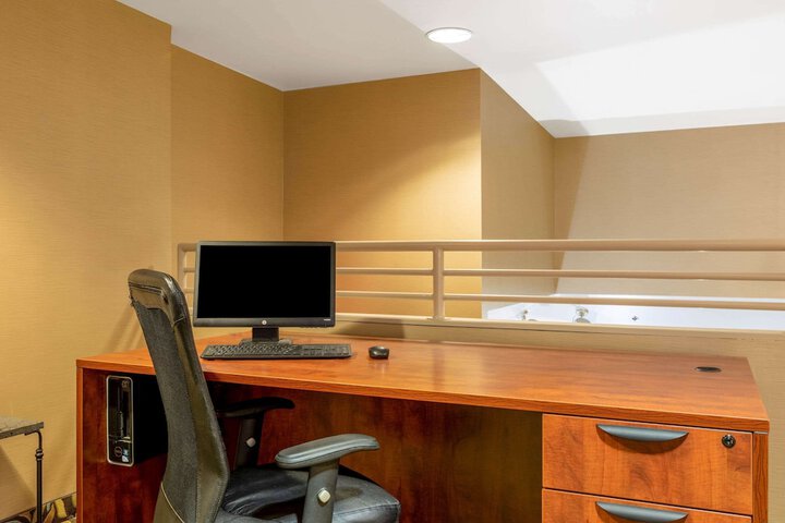 Business Center 36 of 36