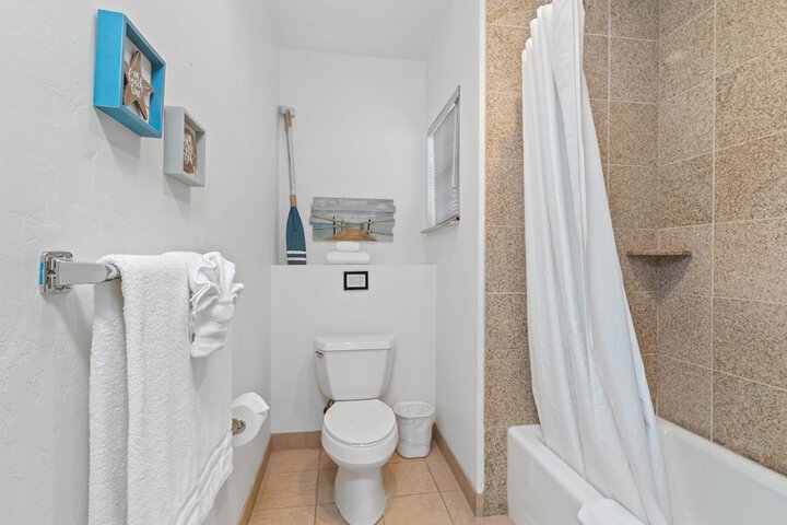 Beach House Inn & Suites