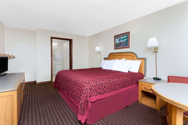Room 16 of 25