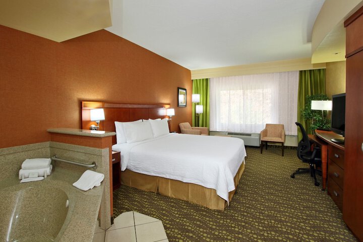 Room 13 of 23