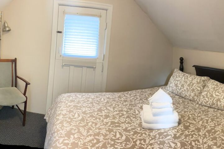 Room 25 of 43