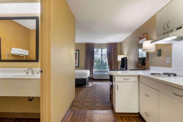 Room 18 of 32