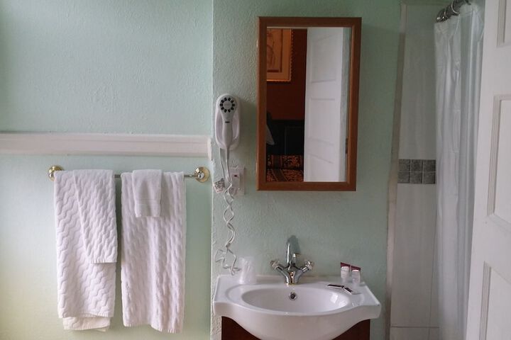 Room 33 of 38