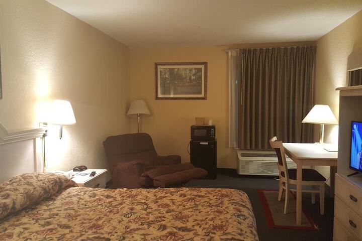 Room 28 of 40