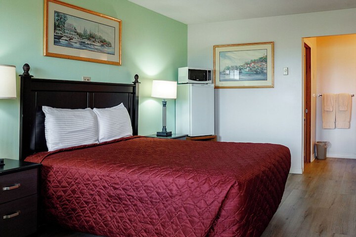 Room 12 of 25