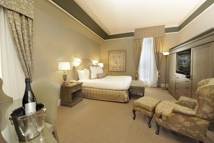 Room 6 of 24