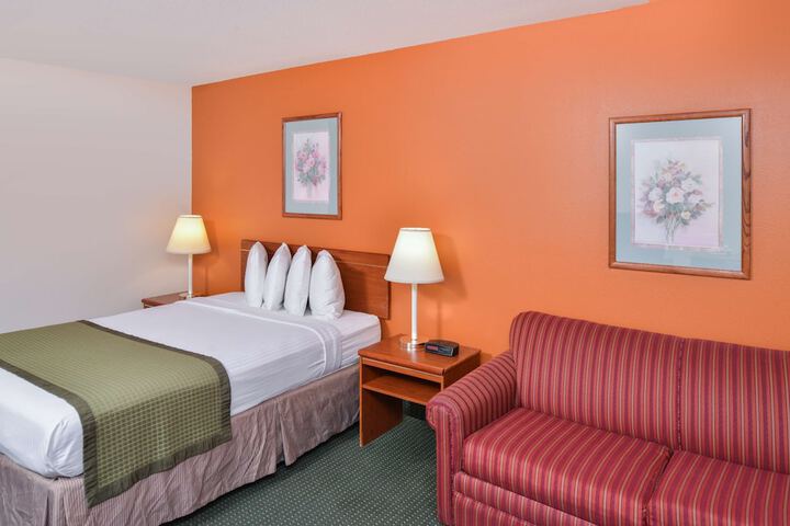 Travelodge Suites by Wyndham Newberg