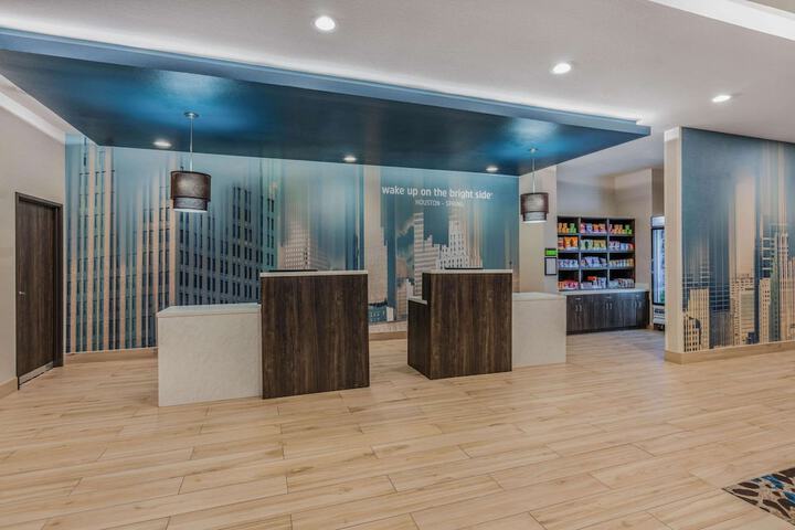 La Quinta Inn and Suites by Wyndham Houston Spring South
