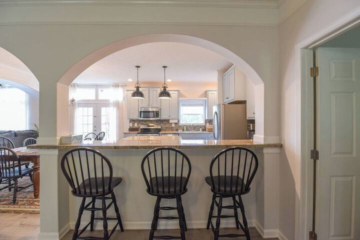 Riverside Ranch by Avantstay Mins to Downtown