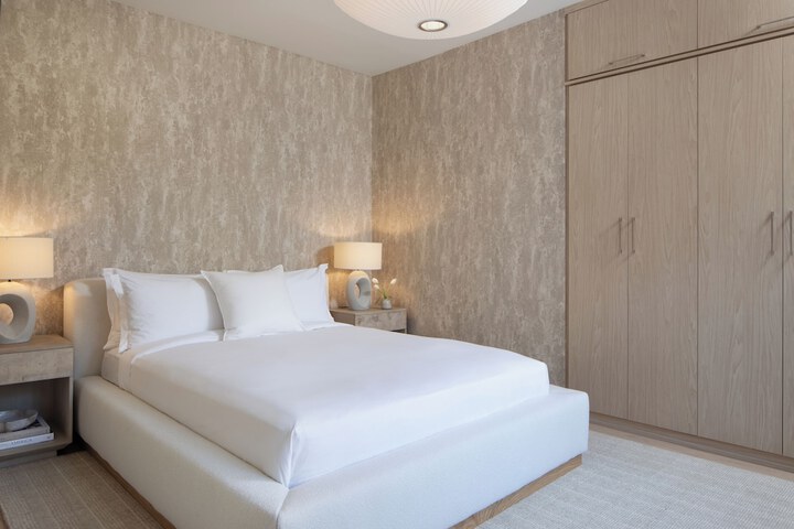 Room 80 of 151
