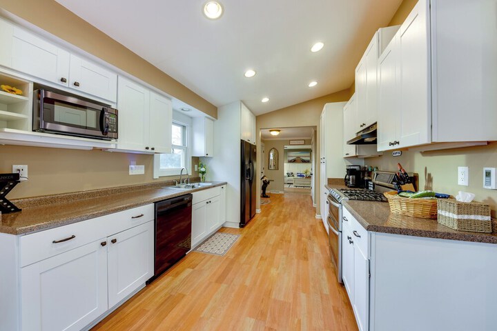 Family-friendly Twin Lakes Home Near Lake Mary!