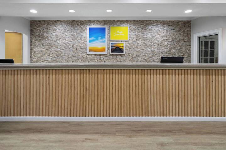 Days Inn by Wyndham Hinesville Near Fort Stewart