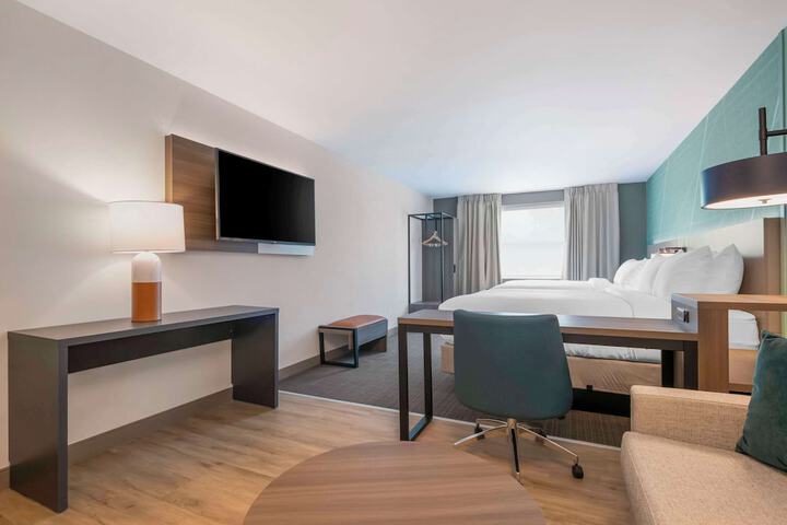 Room 18 of 33