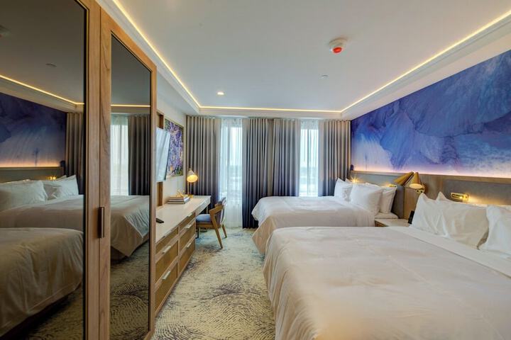 Room 40 of 70