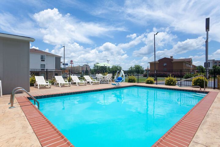La Quinta Inn & Suites by Wyndham Oxford - Anniston