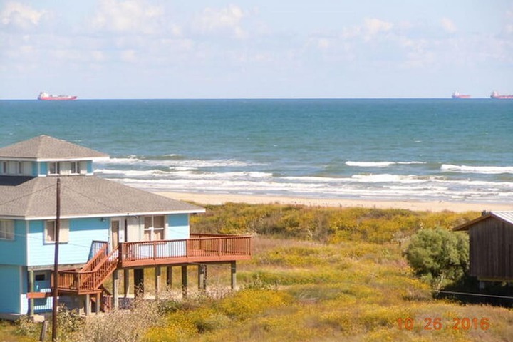 Beachgate CondoSuites and Oceanfront Resort
