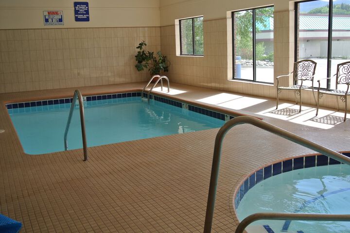 Luxury Inn & Suites