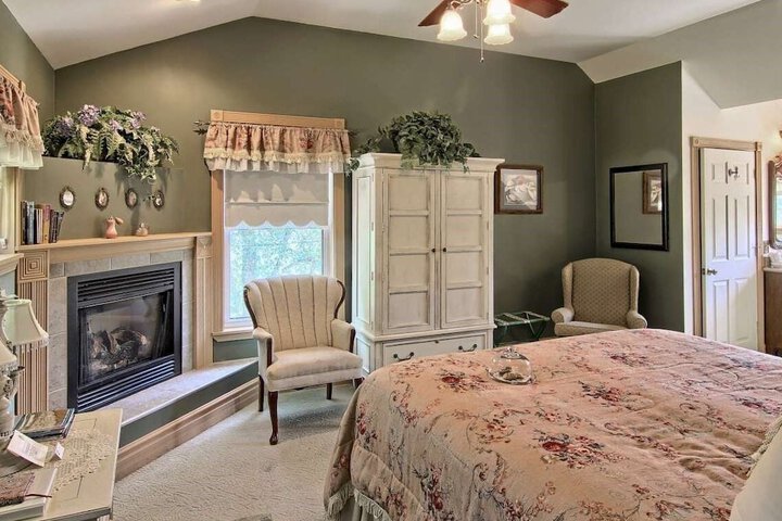Grand Victorian B & B Inn