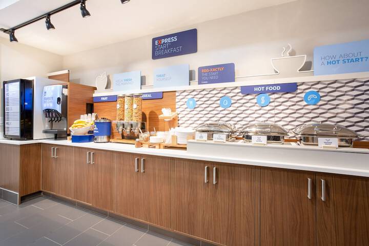 Holiday Inn Express & Suites Lincoln City by IHG