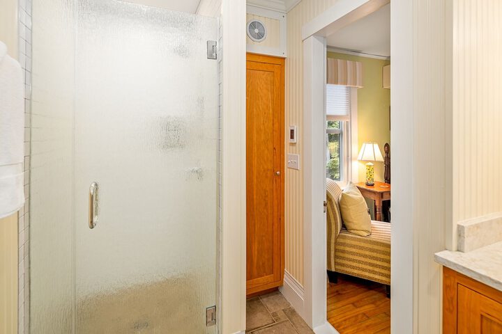 Room 14 of 28