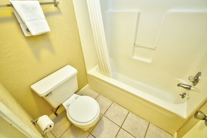 Room 4 of 16