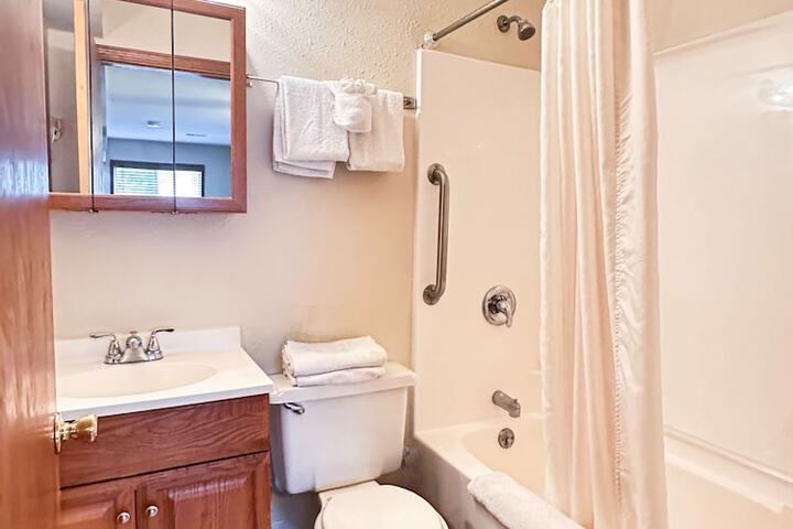 Room 212 of 299