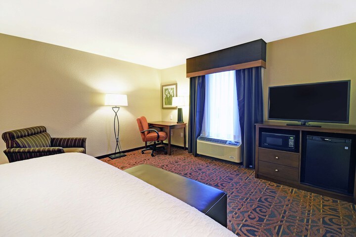 Hampton Inn & Suites Milwaukee / Franklin