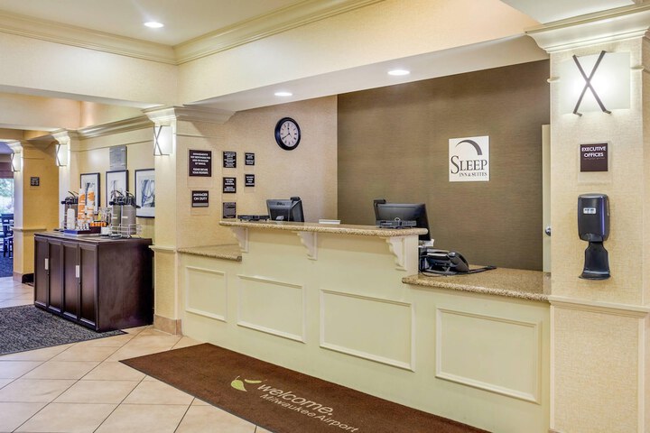 Sleep Inn & Suites Milwaukee Airport