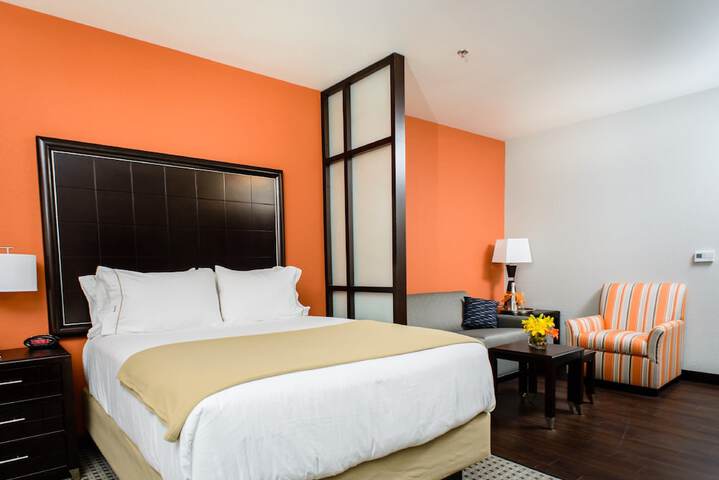 Room 10 of 30