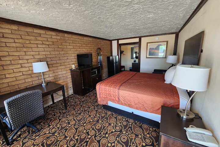 Room 8 of 13
