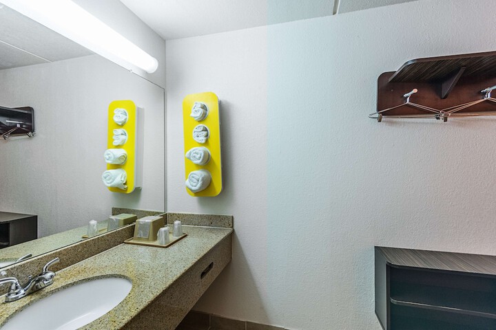 Motel 6 Cleveland TX