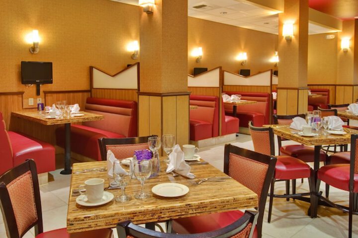 Holiday Inn & Suites Bakersfield by IHG