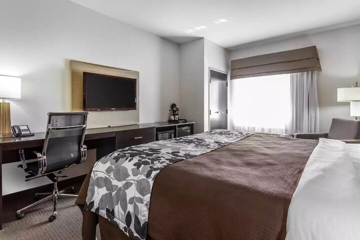 Room 7 of 18