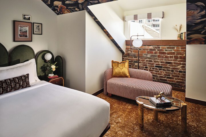 Room 43 of 66