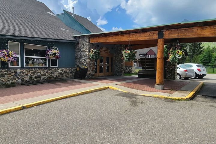 Waterton Lakes Lodge Resort