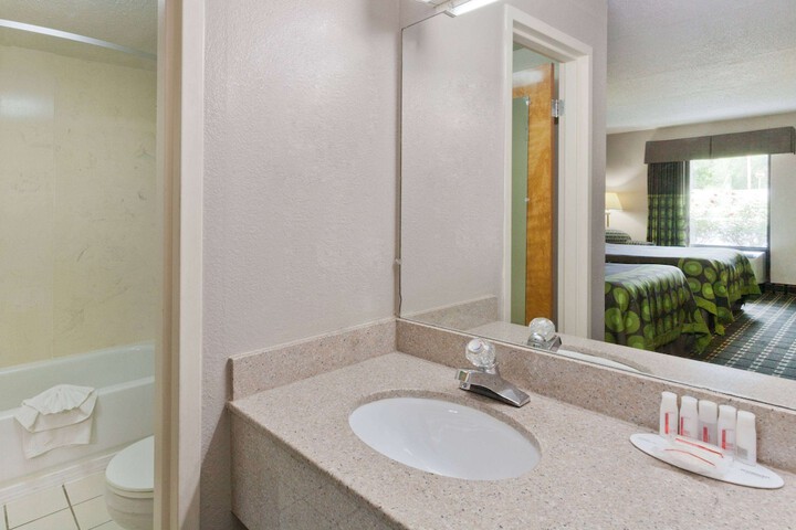 Room 20 of 28