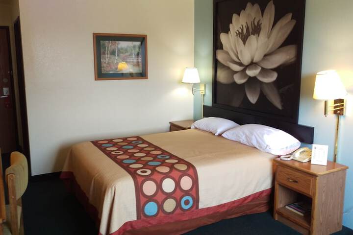 Room 26 of 47