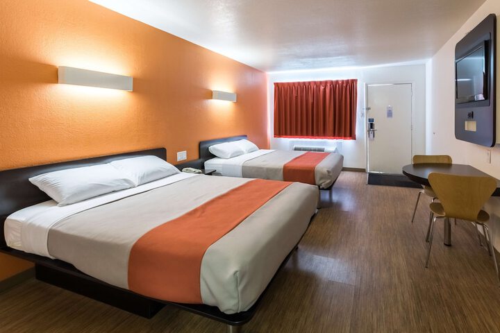 Room 15 of 27