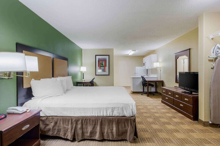 Room 18 of 28