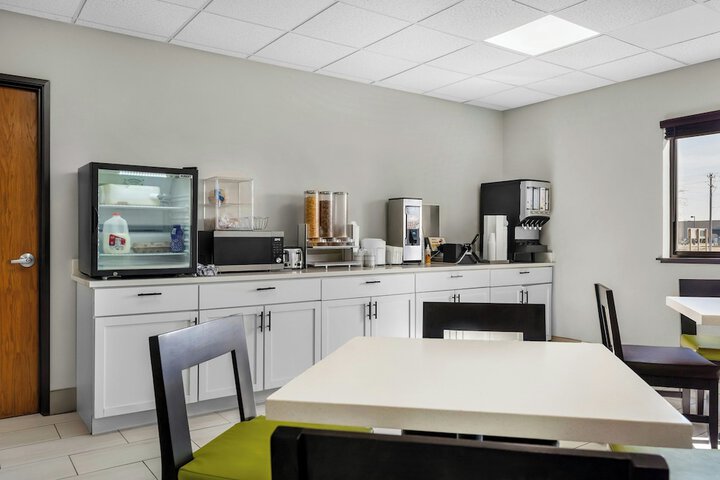 Red Roof Inn & Suites Tomah