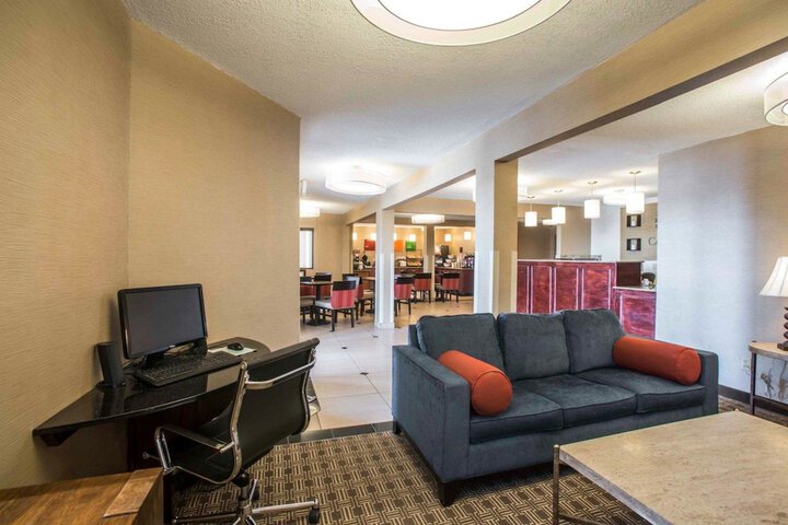 Quality Inn & Suites Boonville - Columbia